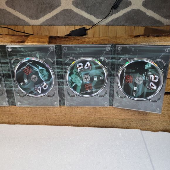24 Series DVD Seasons 1-4, Kiefer Sutherland Jack Bauer  USA - Picture 16 of 16